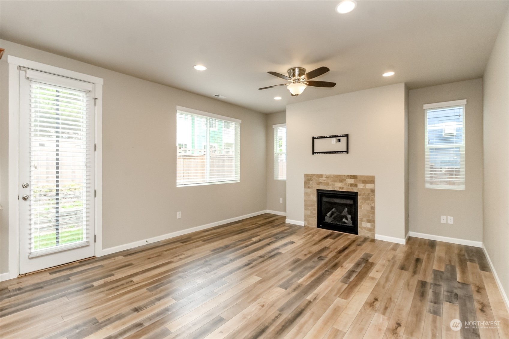 446 Southwest 111th Street Seattle, WA 98146 - Photo 17 of 34 Gallery Image 17