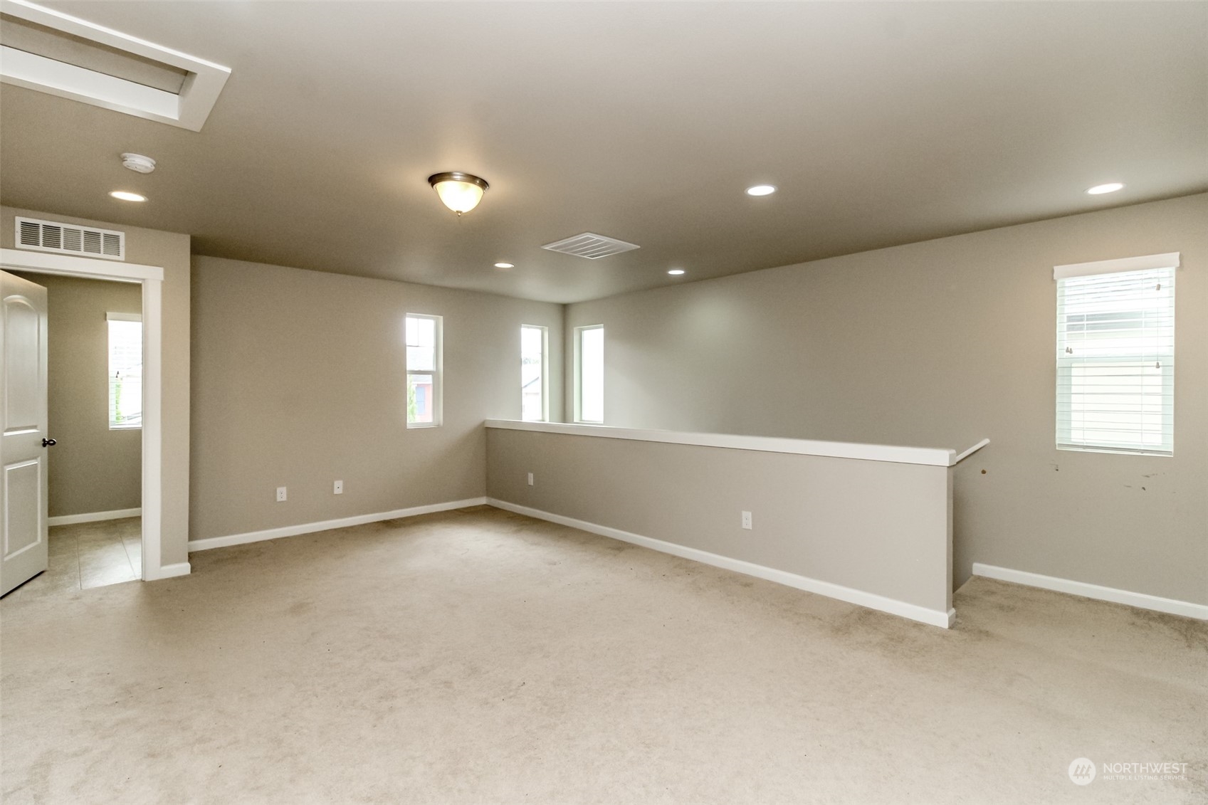 446 Southwest 111th Street Seattle, WA 98146 - Photo 23 of 34 Gallery Image 23