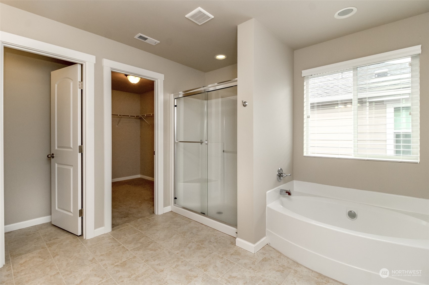 446 Southwest 111th Street Seattle, WA 98146 - Photo 30 of 34 Gallery Image 30