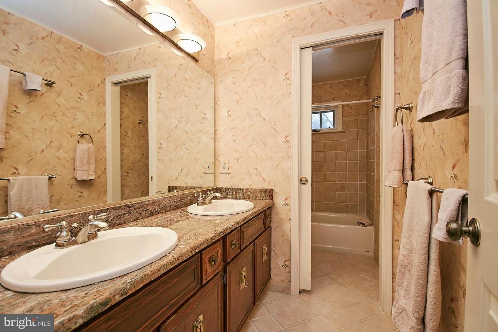 1712 Besley Road Vienna, VA 22182 - Photo 20 of 30 Bath