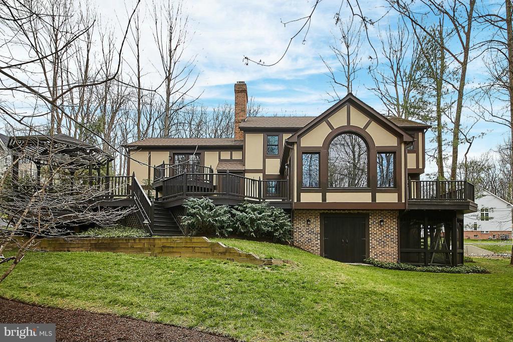 1712 Besley Road Vienna, VA 22182 - Photo 3 of 30 Exterior (Rear)