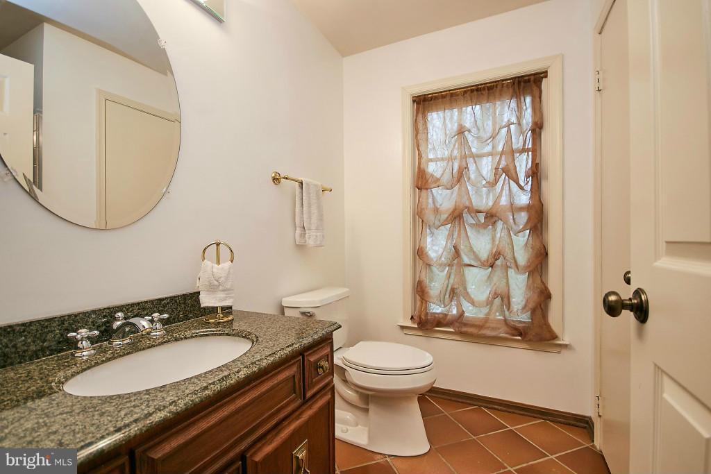 1712 Besley Road Vienna, VA 22182 - Photo 23 of 30 Bath