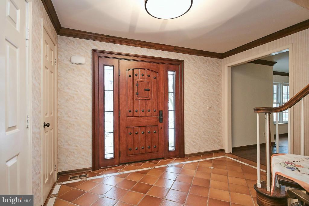 1712 Besley Road Vienna, VA 22182 - Photo 4 of 30 Foyer