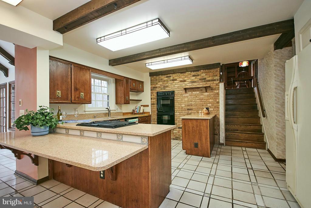 1712 Besley Road Vienna, VA 22182 - Photo 7 of 30 Kitchen