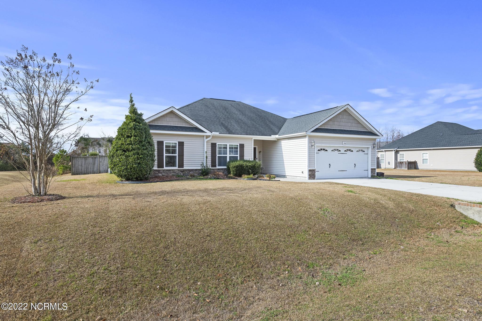 306 Little Rabbit Way Jacksonville, NC 28540 - Photo 2 of 29 IMG_4492
