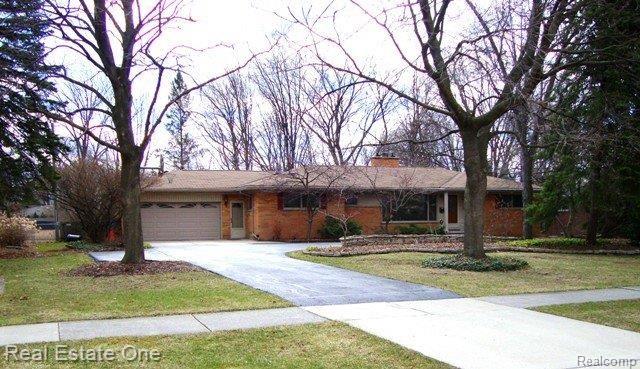 9771 Allen Road Allen Park, MI 48101 - Photo 1 of 22 FRONT EXTERIOR