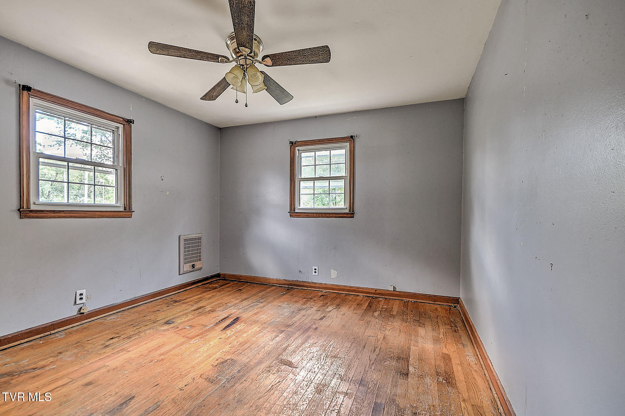 412 South Main Street Elizabethton, TN 37643 - Photo 14 of 34 22-web-or-mls-412 S Main JH-23