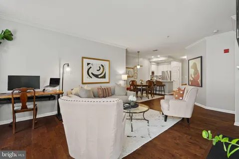 $425,000 | 5108 Donovan Drive, Unit 305, Alexandria, VA 22304