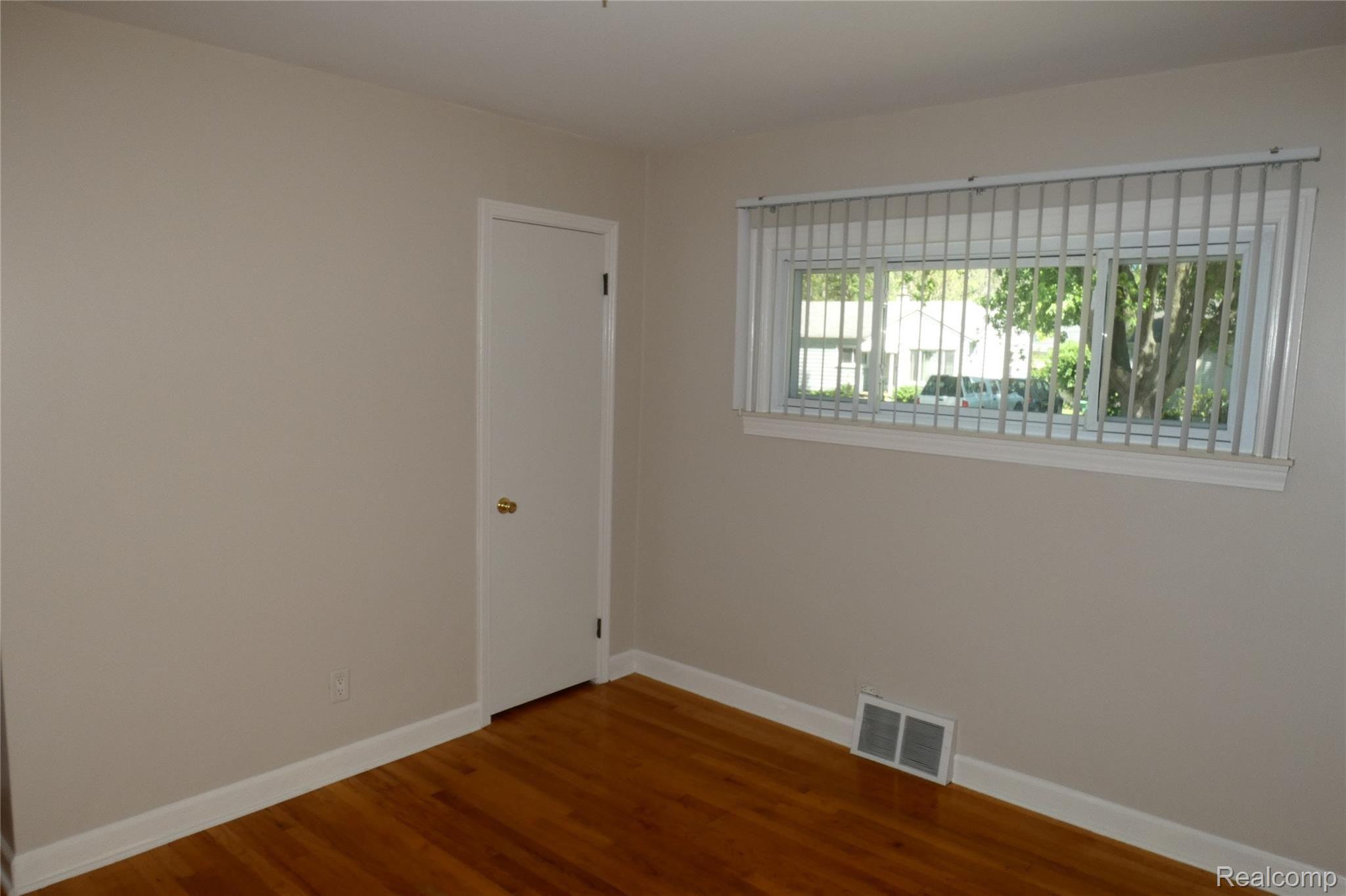 1470 Hampton Road Mount Clemens, MI 48043 - Photo 12 of 19 Master Bedroom (3).JPG