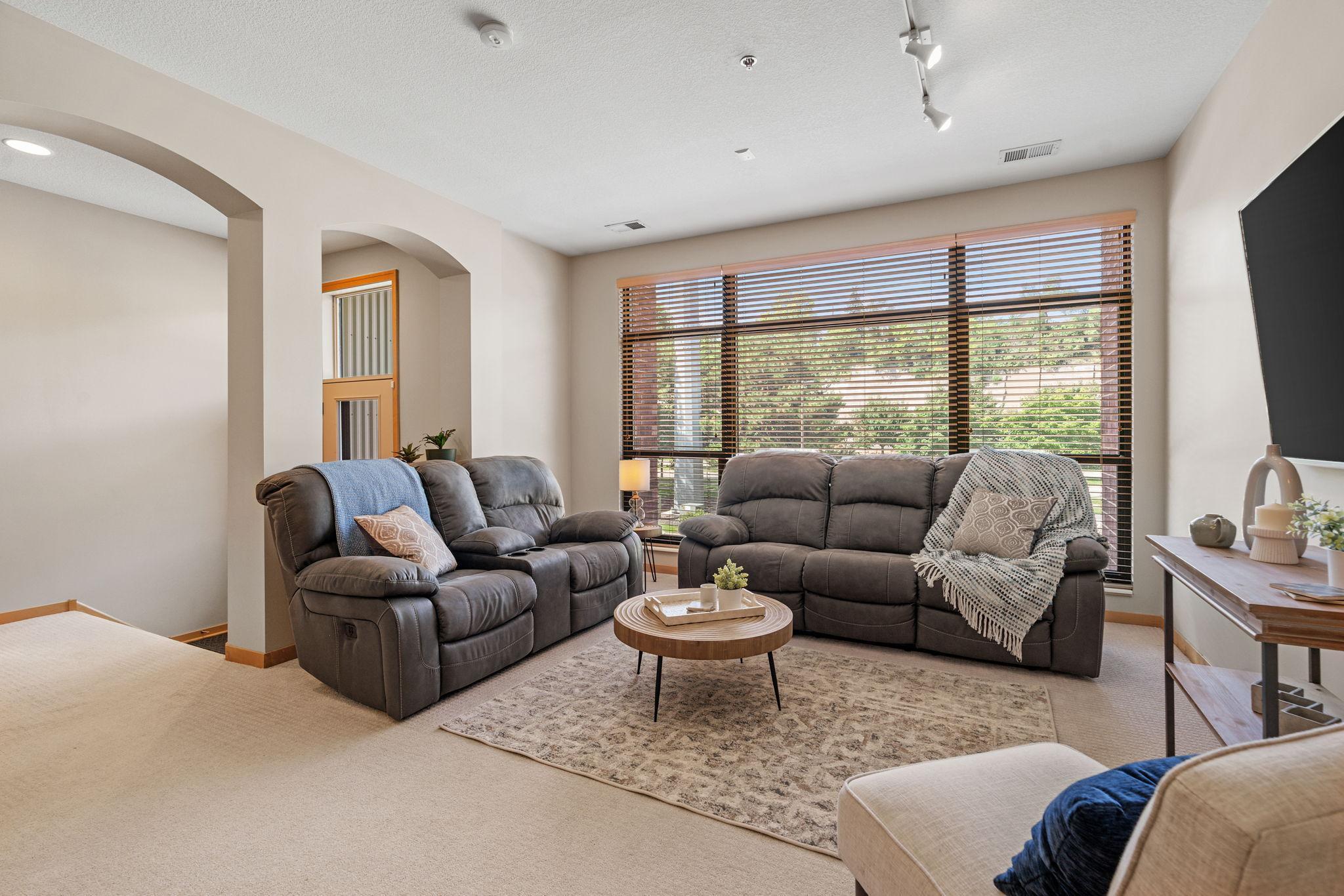 294 Spring Street St. Paul, MN 55102 - Photo 4 of 27