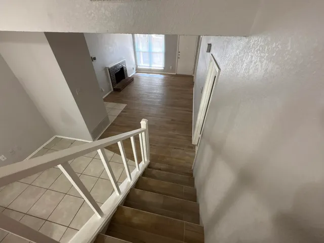a view of entryway and kitchen