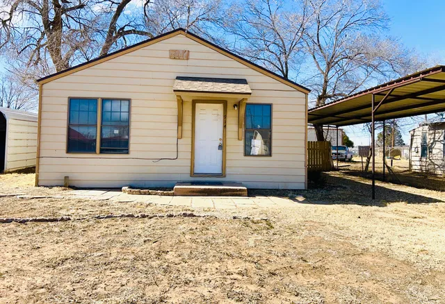 $35,000 | 914 South Texas Avenue, Sundown, TX 79372