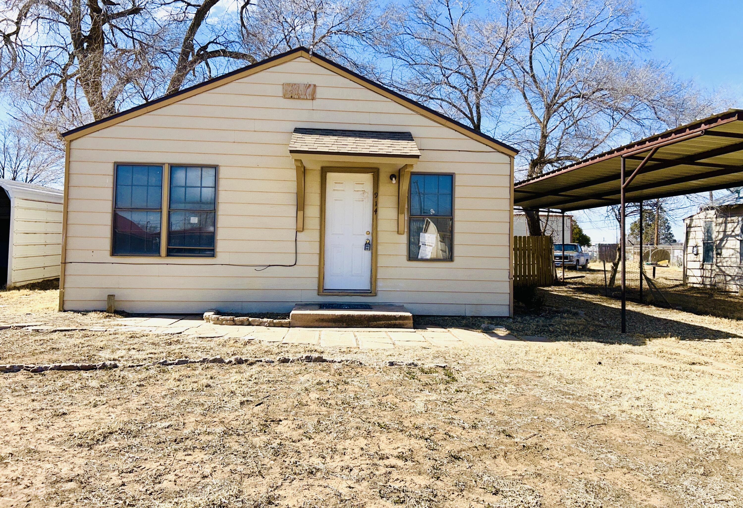 914 South Texas Avenue Sundown, TX 79372 - Photo 1 of 9 IMG_9462