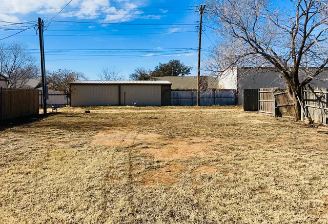 $35,000 | 914 South Texas Avenue, Sundown, TX 79372