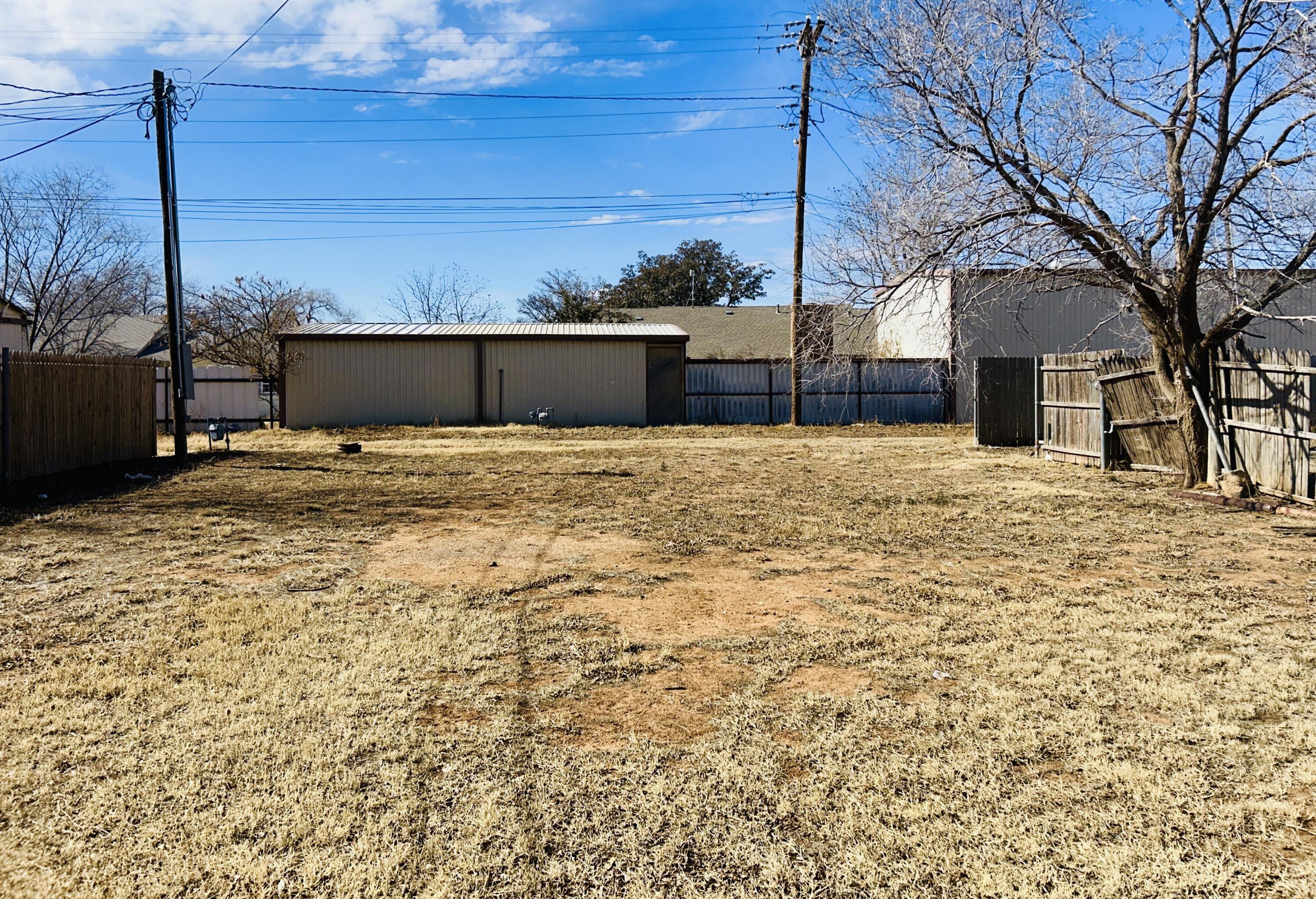 914 South Texas Avenue Sundown, TX 79372 - Photo 8 of 9 IMG_9455