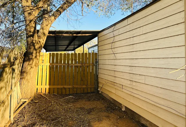 a view of a pathway of a house
