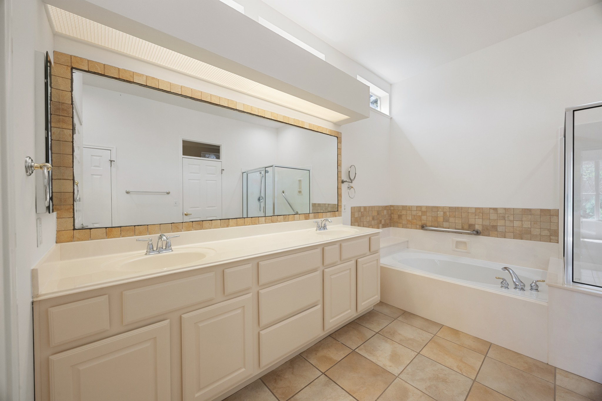 170 Dan Moody Trail Georgetown, TX 78633 - Photo 17 of 30 a bathroom with a bathtub and a sink
