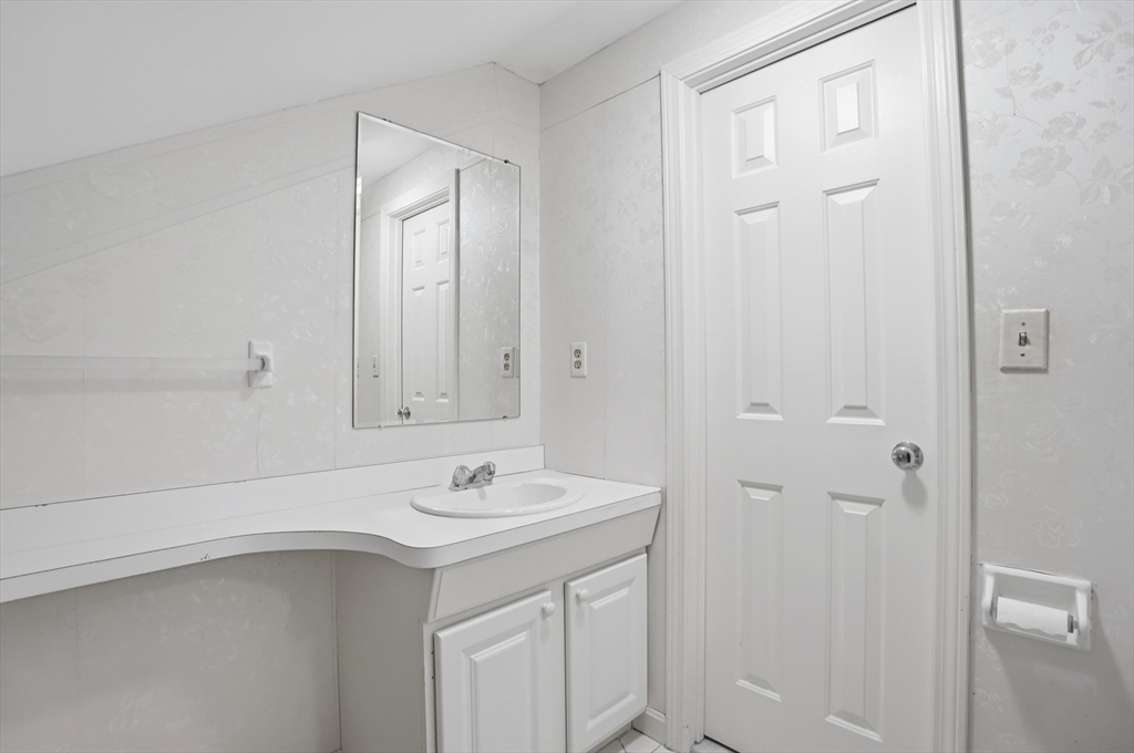 47 Collins Street, Unit 50 Danvers, MA 01923 - Photo 27 of 40