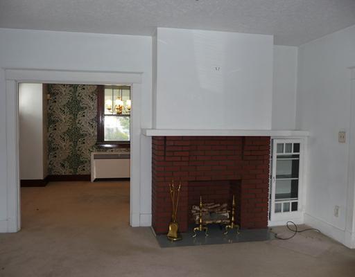 102 Sarah Street McKees Rocks, PA 15136 - Photo 5 of 17 Living Room.