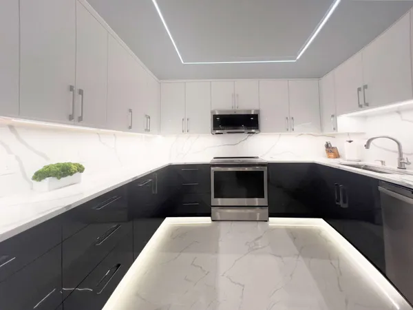 $9,000 | 3546 South Ocean Boulevard, Unit 216, South Palm Beach, FL 33480