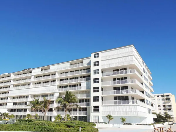 $9,000 | 3546 South Ocean Boulevard, Unit 216, South Palm Beach, FL 33480