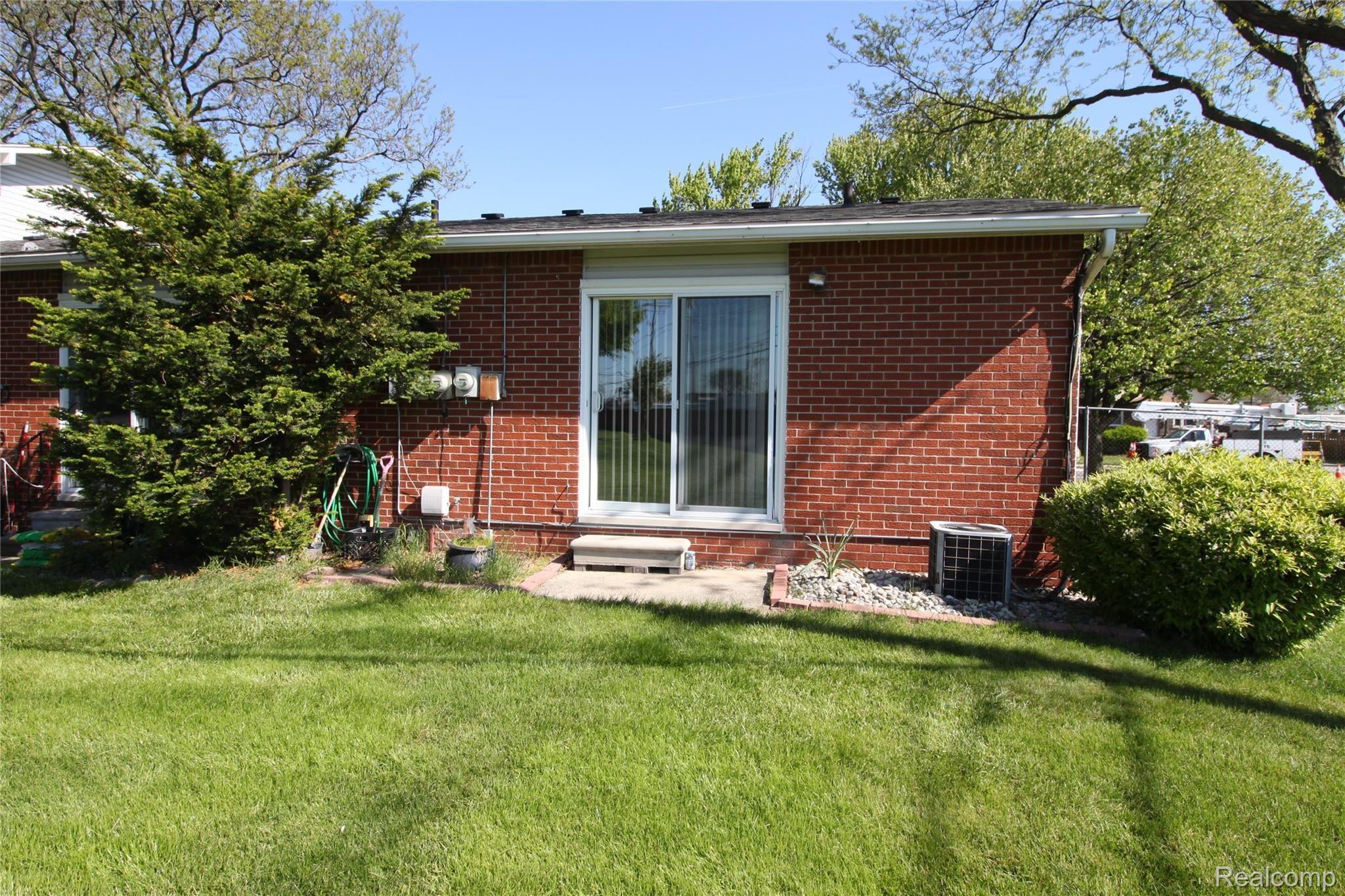 18030 Martin Road Roseville, MI 48066 - Photo 23 of 23 IMG_3995.JPG