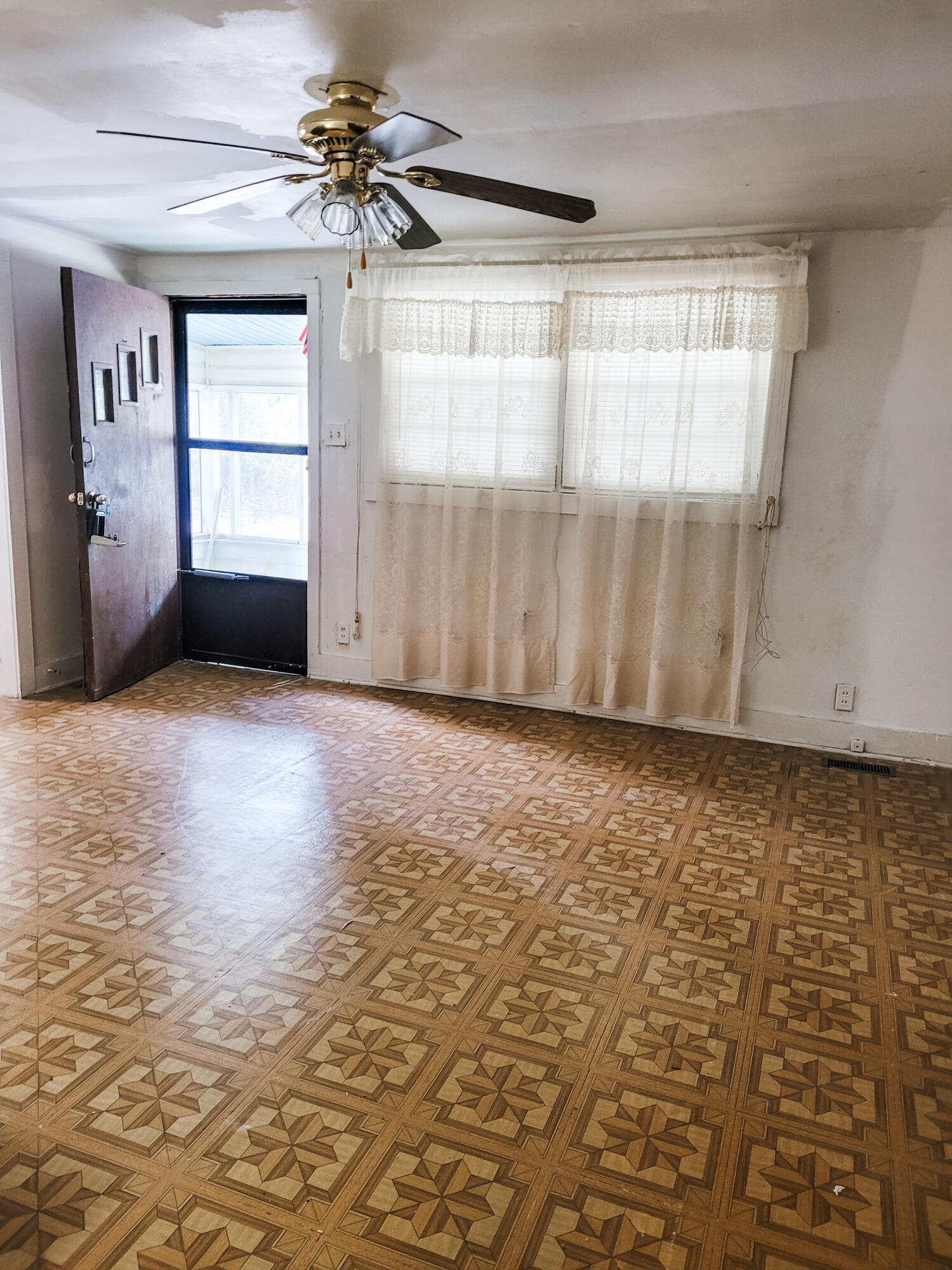 925 County Rd S-18-299 St. George, SC 29477 - Photo 3 of 9 925 Old Bell Living Room A