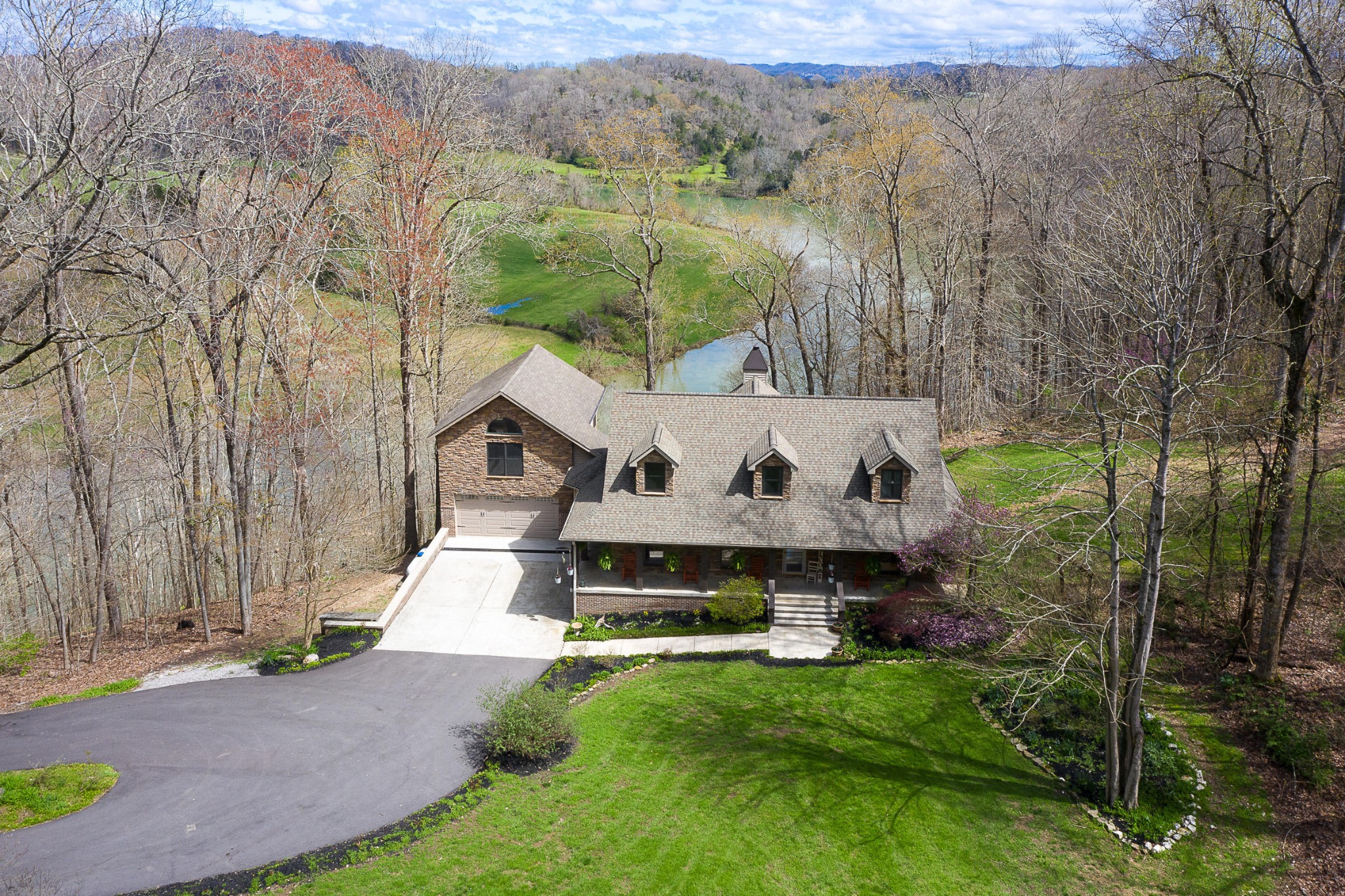 456 Lewallen Road Clinton, TN 37716 - Photo 3 of 26 a view of a back yard of the house