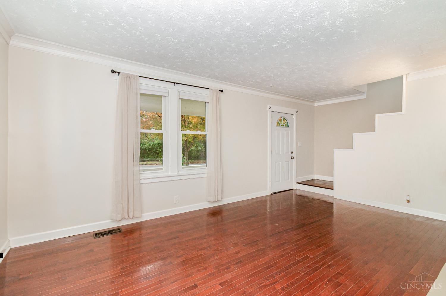 6520 Roe Street Cincinnati, OH 45227 - Photo 3 of 23 Gallery Image 3