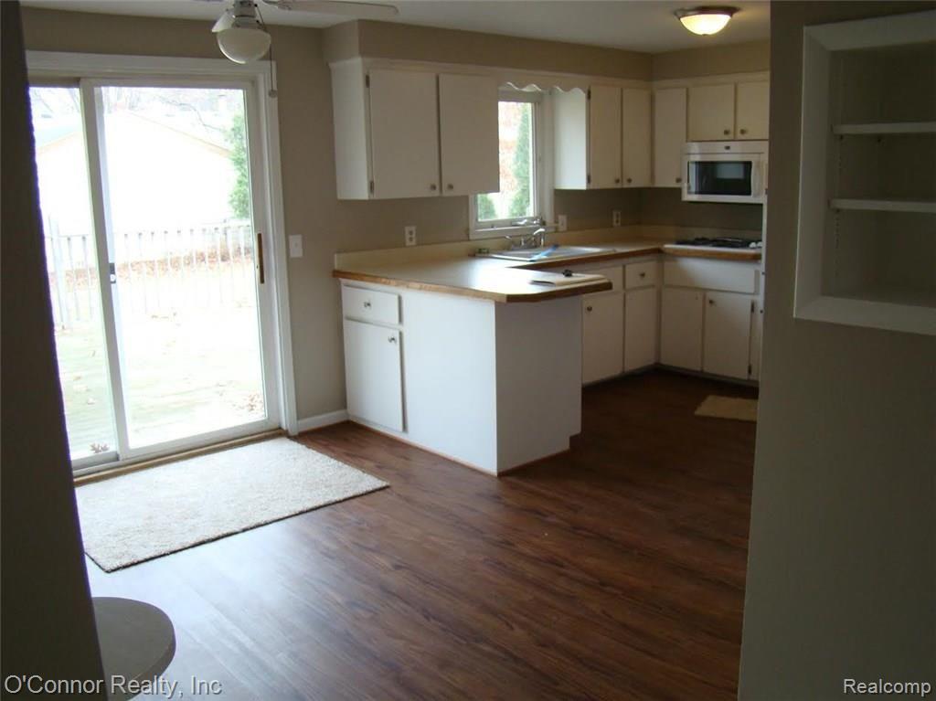 2818 Riverside Drive Port Huron, MI 48060 - Photo 7 of 25 7.jpg
