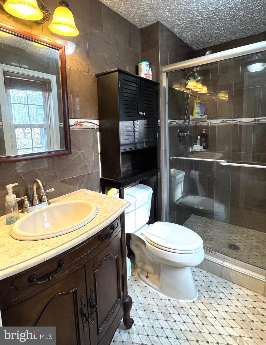 18817 Kerill Road Triangle, VA 22172 - Photo 16 of 23 a bathroom with a sink a toilet and shower