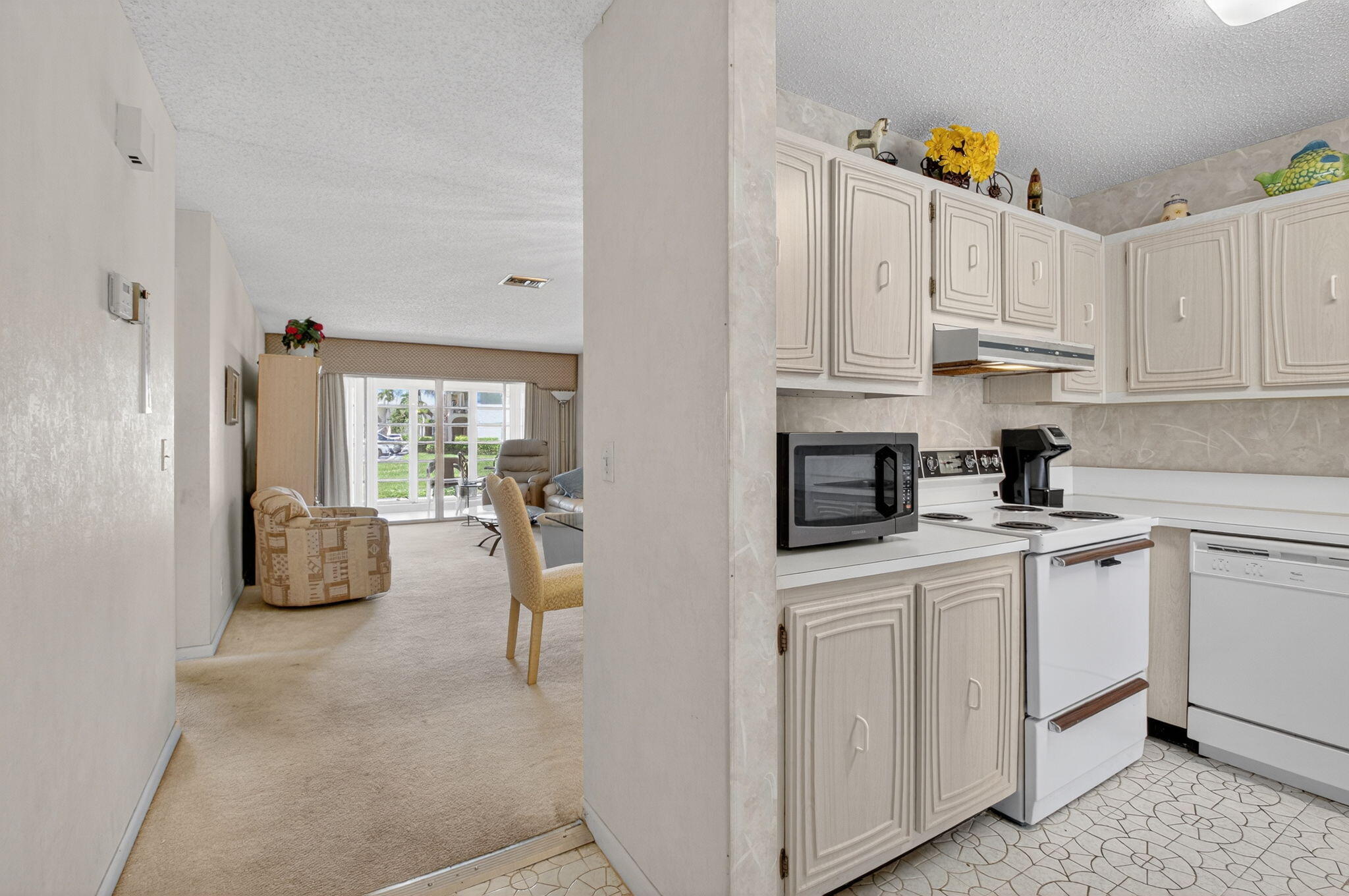 13761 Flora Place, Unit A Delray Beach, FL 33484 - Photo 7 of 55 7-web-or-mls-007_DSC_1871
