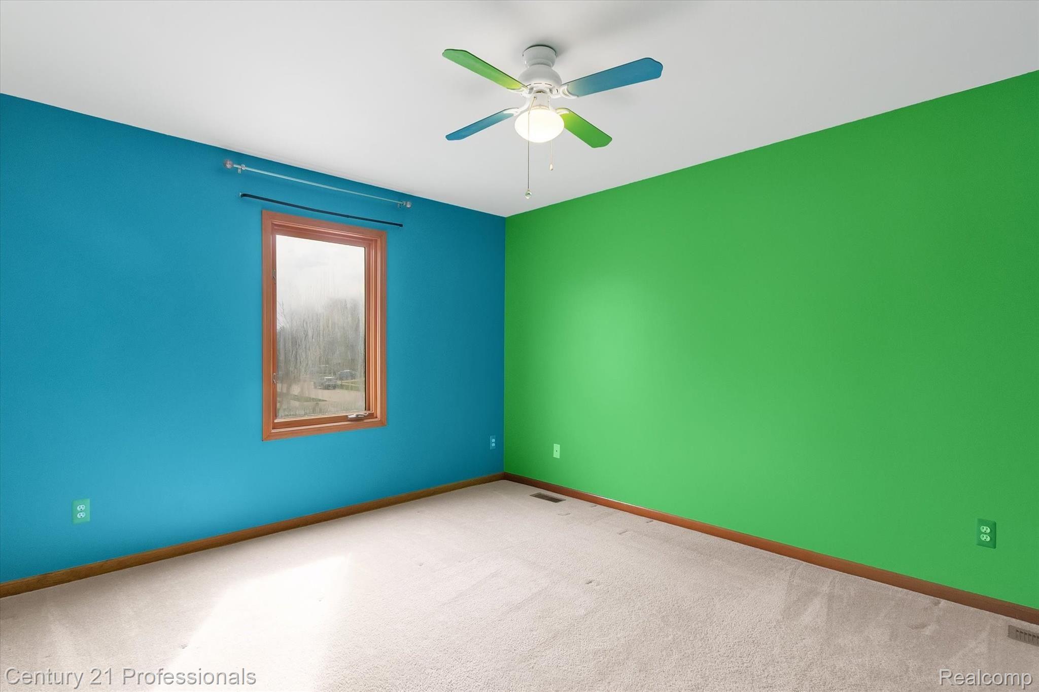 1571 Nadine Rochester, MI 48307 - Photo 33 of 50 34-1571-Nadine-WindowStill-Real-Estate-Photography-35.jpg