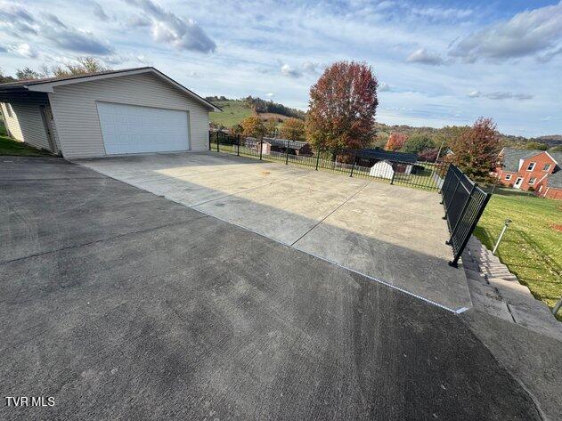 1763 Sylvan Hill Road Elizabethton, TN 37643 - Photo 2 of 13 garage