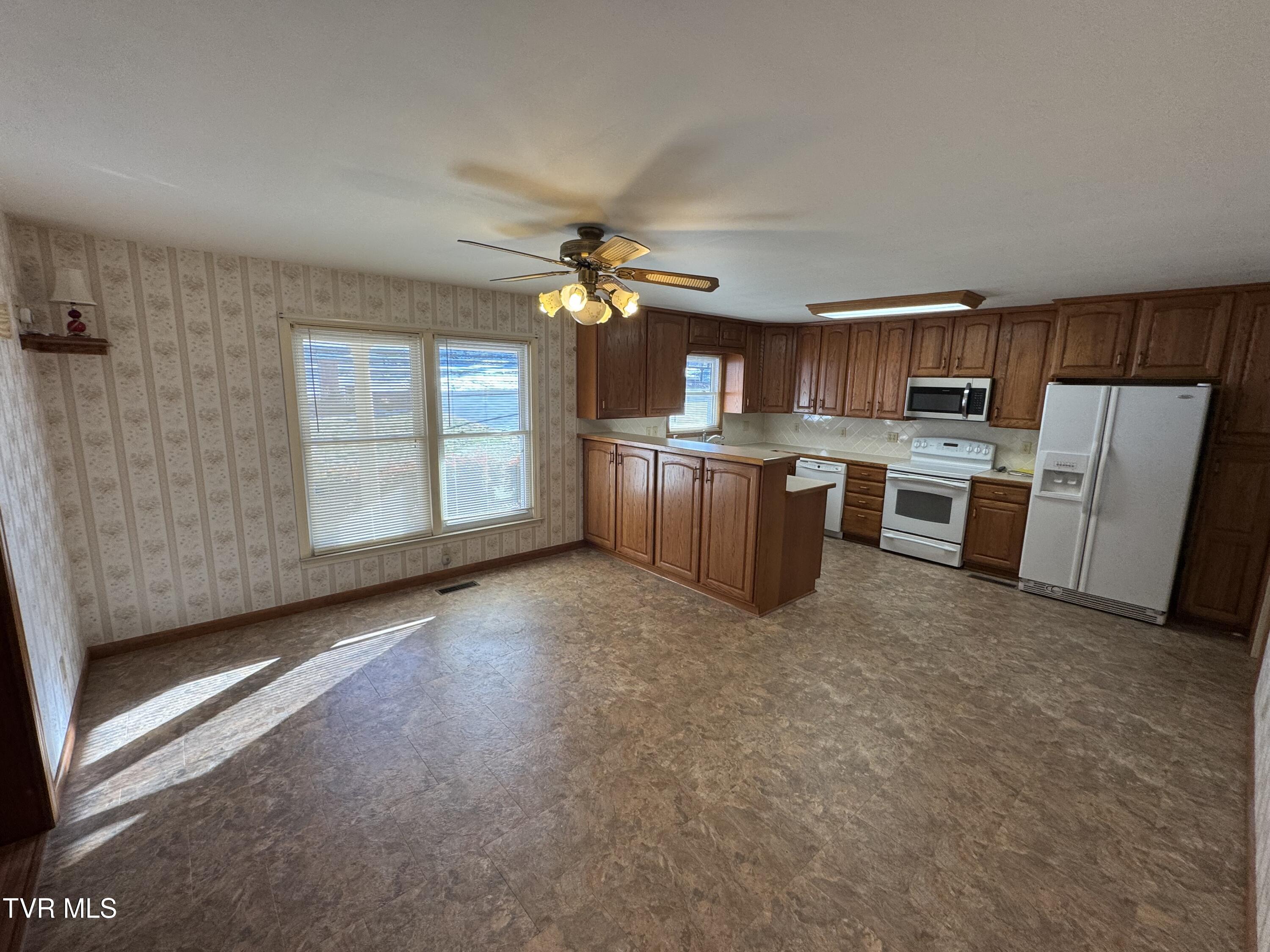 1763 Sylvan Hill Road Elizabethton, TN 37643 - Photo 3 of 13 IMG_8116