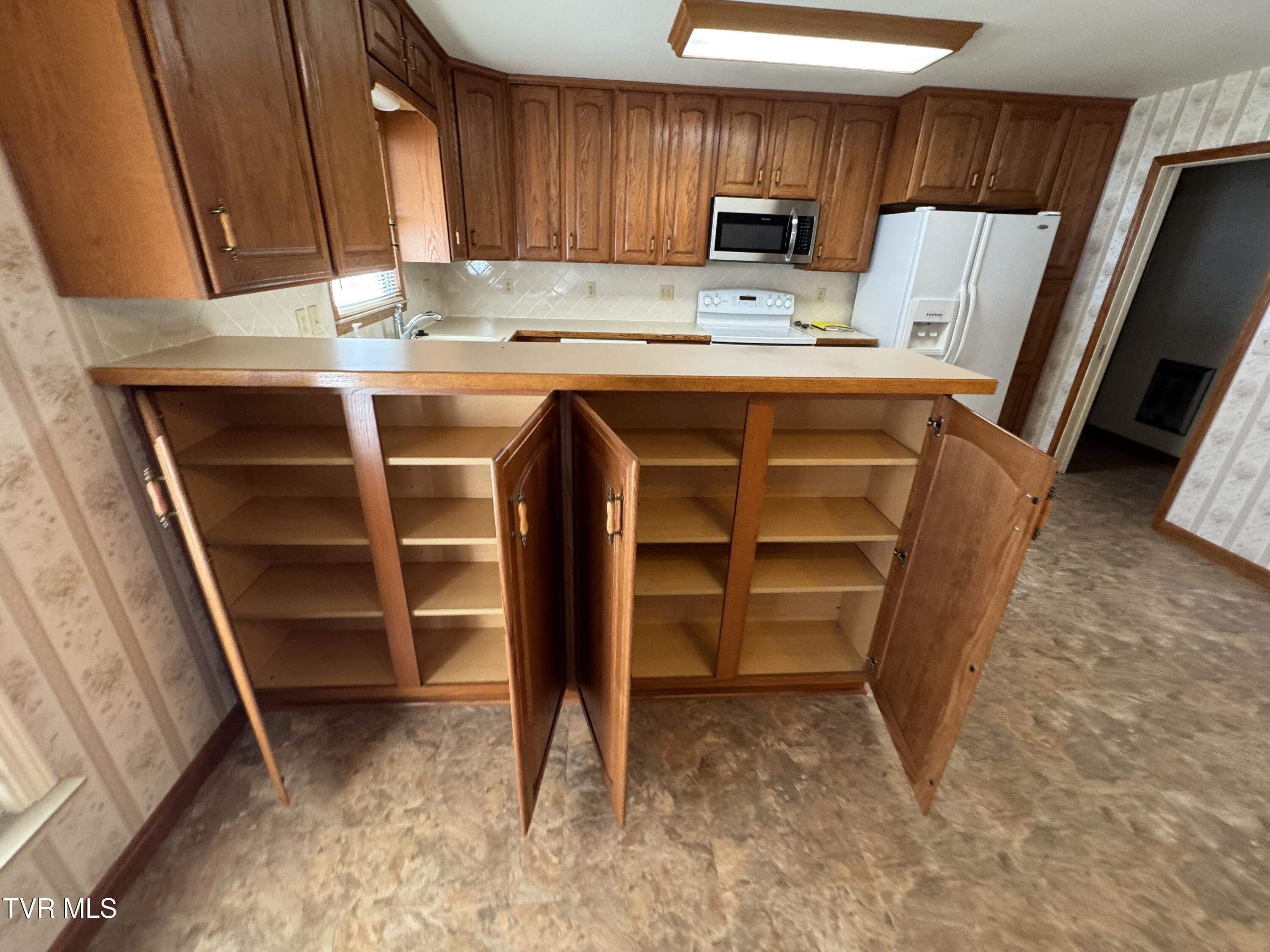 1763 Sylvan Hill Road Elizabethton, TN 37643 - Photo 5 of 13 IMG_8118