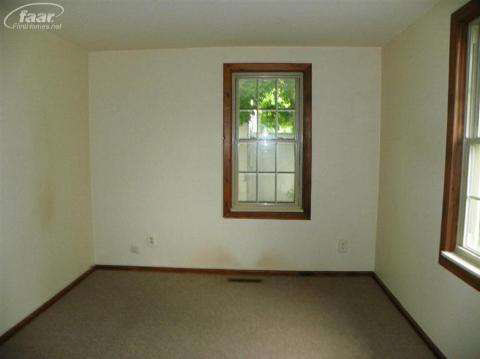 3193 Hemphill Road Burton, MI 48529 - Photo 6 of 8 20360027-5.JPG