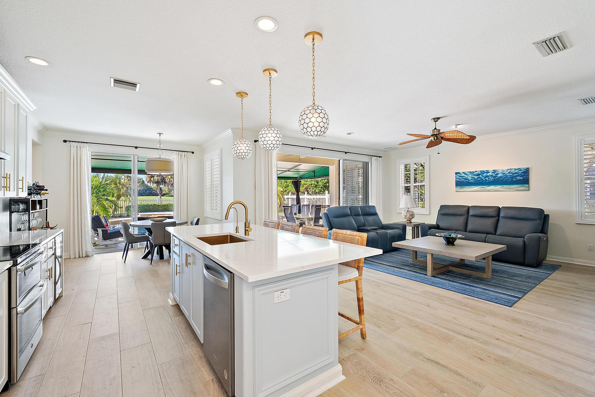 206 Barbados Drive Jupiter, FL 33458 - Photo 12 of 43 Kitchen/Living