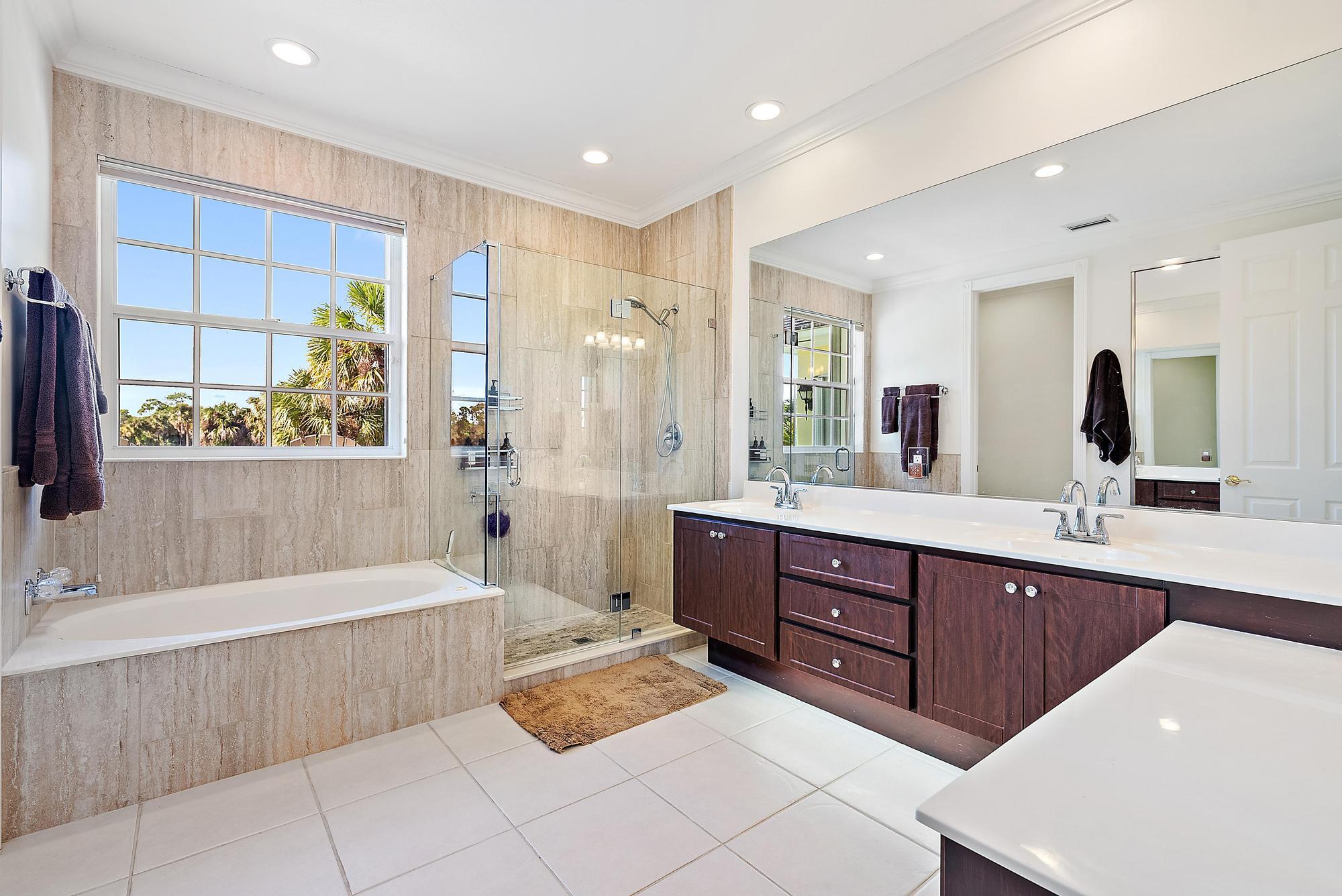 206 Barbados Drive Jupiter, FL 33458 - Photo 15 of 43 Master Bathroom