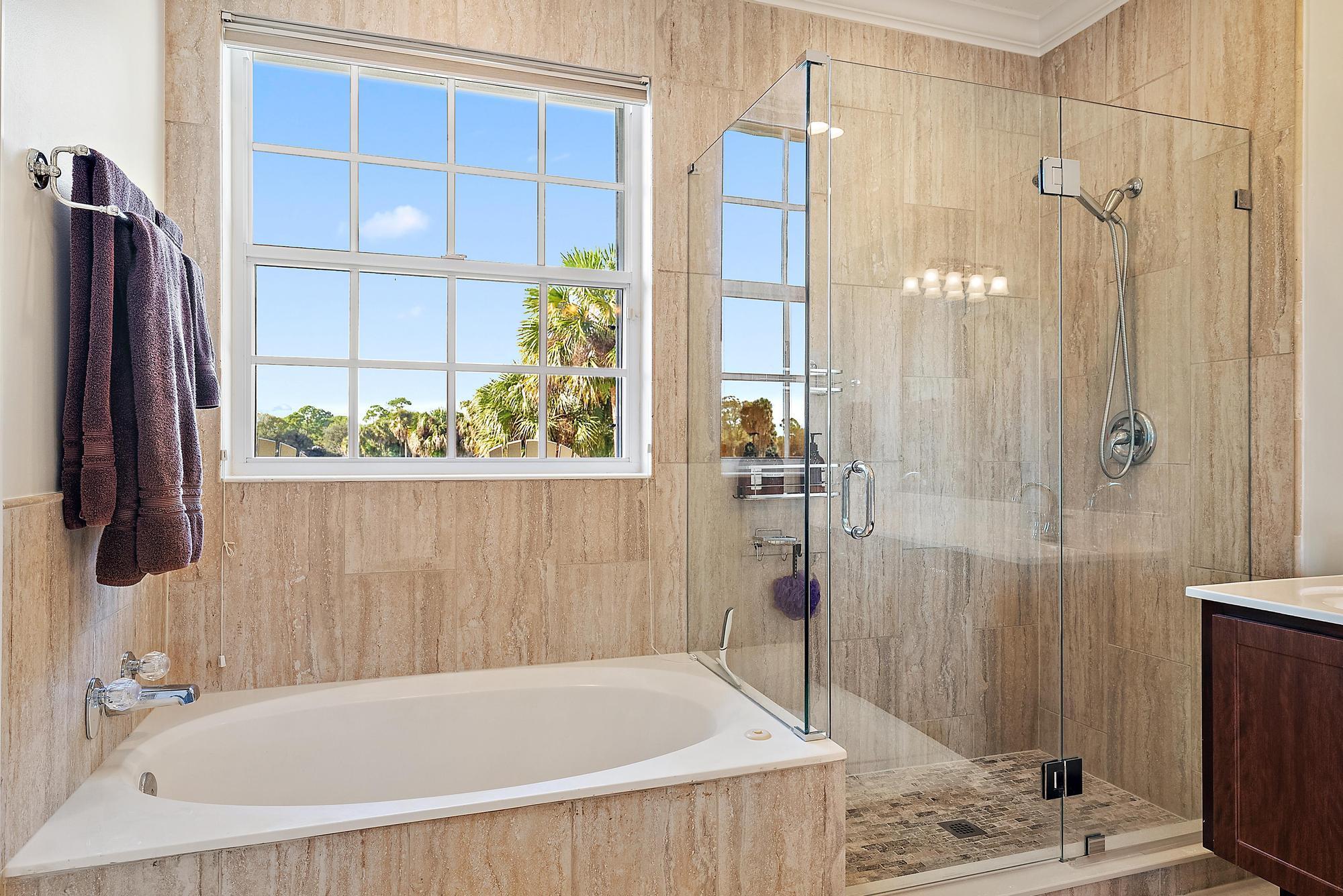 206 Barbados Drive Jupiter, FL 33458 - Photo 16 of 43 Master Bathroom