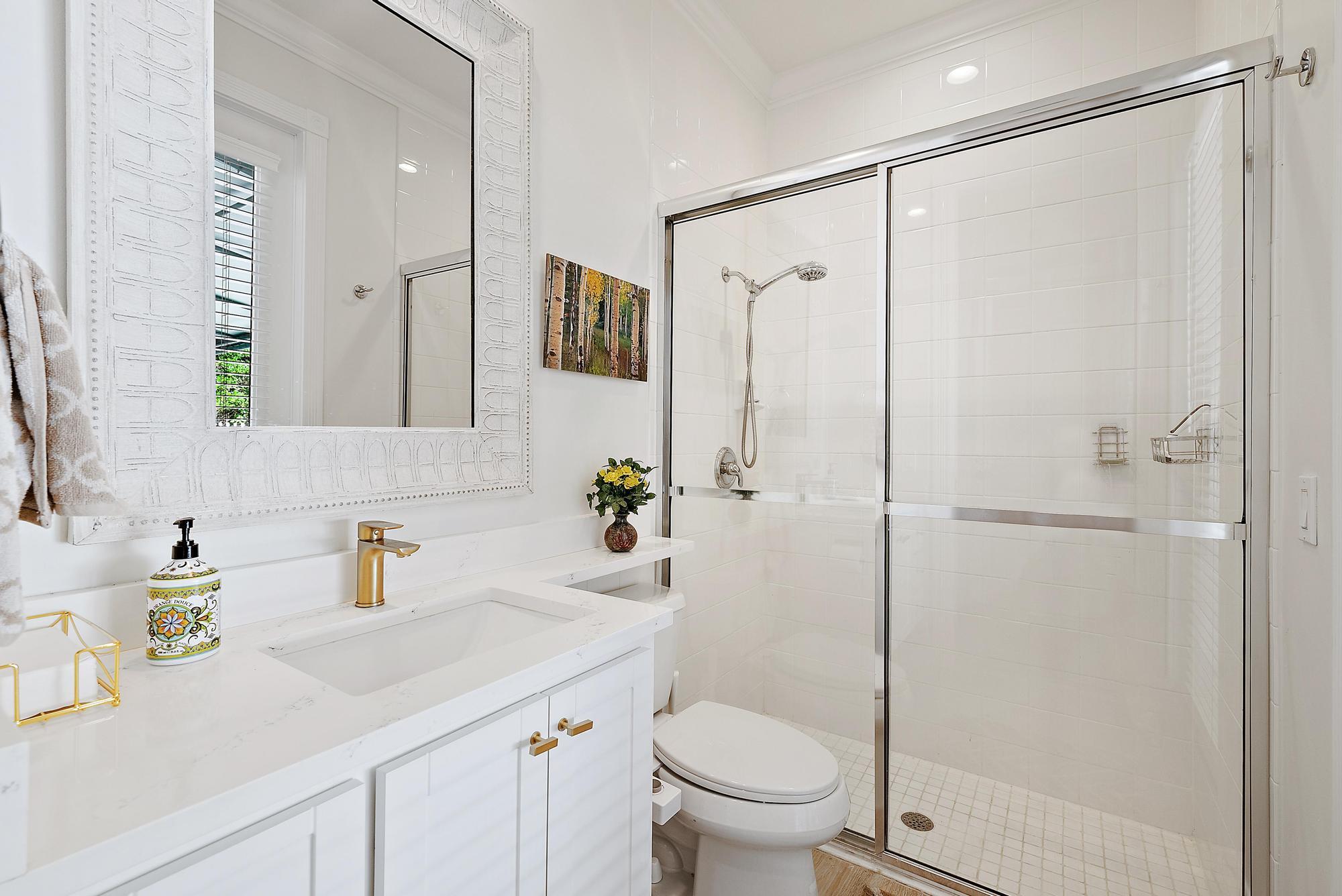 206 Barbados Drive Jupiter, FL 33458 - Photo 22 of 43 Bathroom 3/Cabana Bath