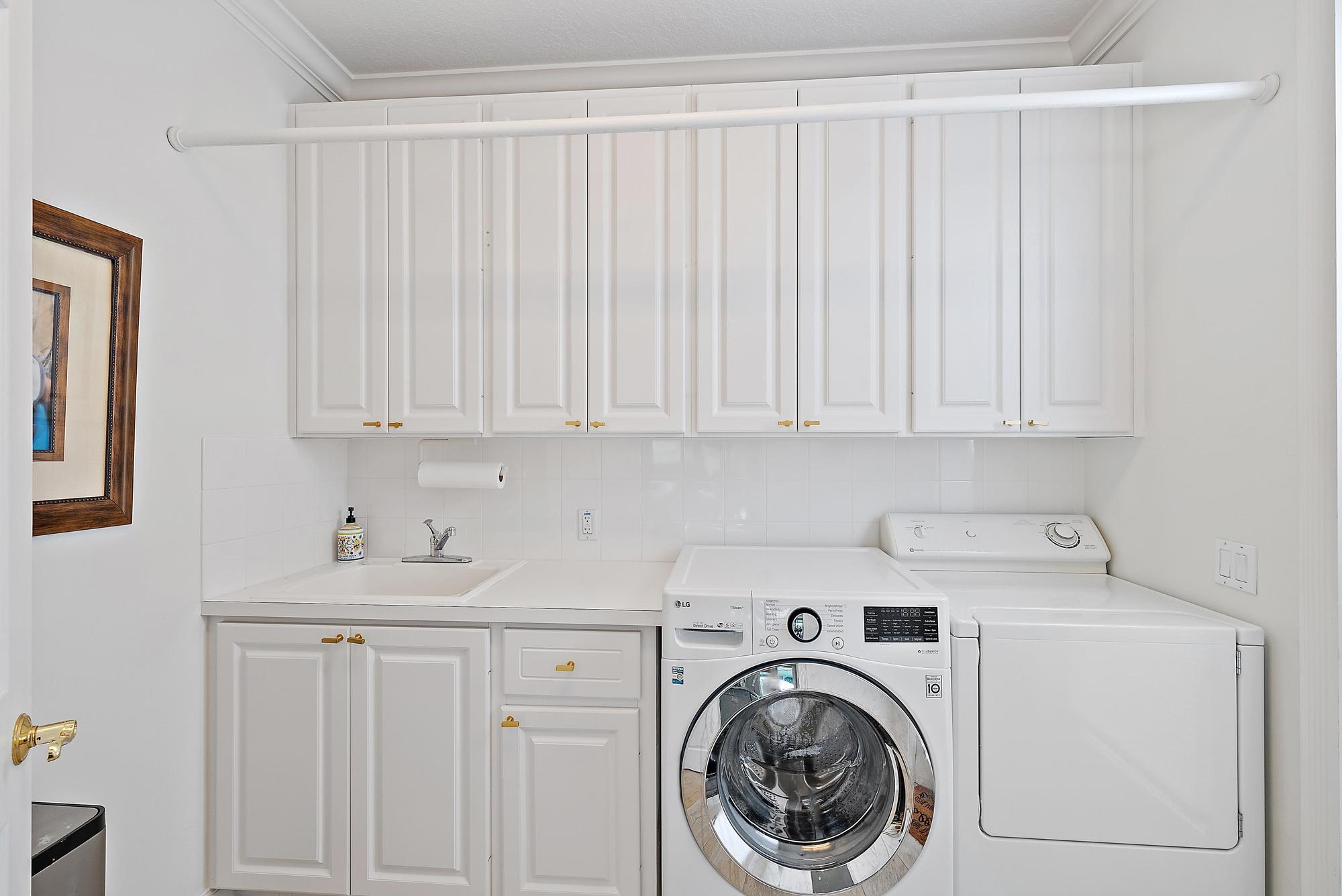 206 Barbados Drive Jupiter, FL 33458 - Photo 25 of 43 Laundry Room