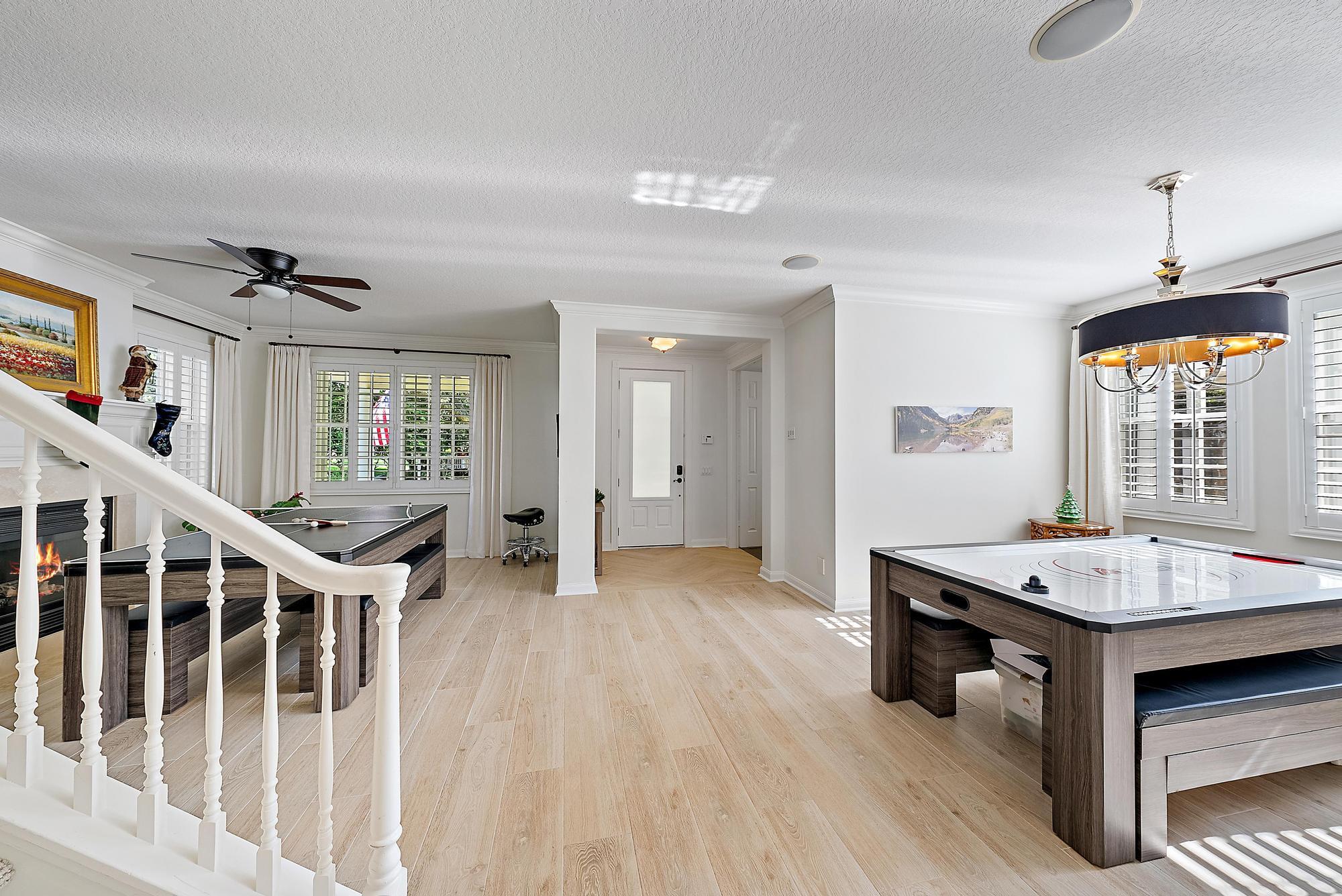 206 Barbados Drive Jupiter, FL 33458 - Photo 3 of 43 Family/Dining/Entry