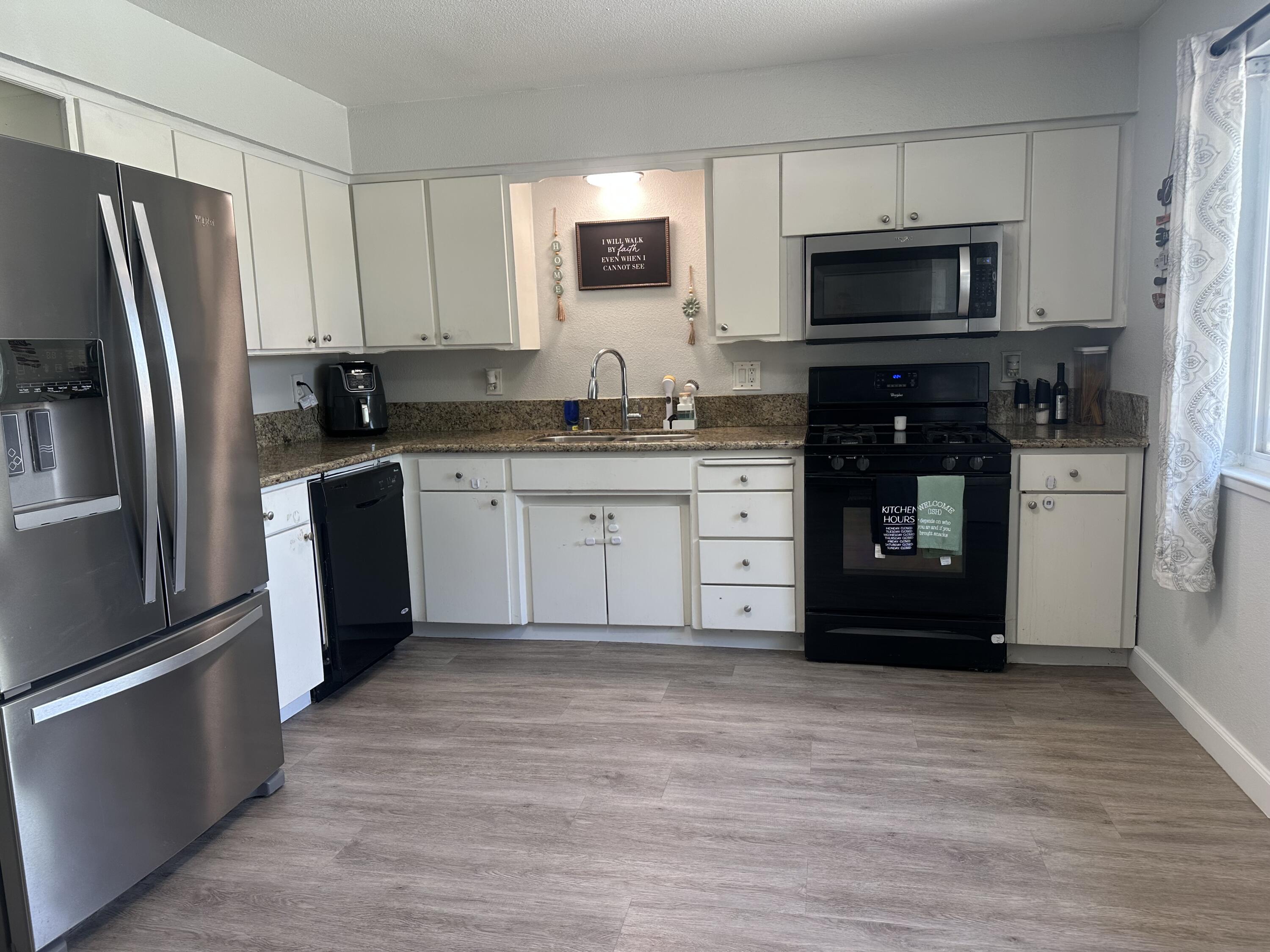 1074 Raymond Road Hanford, CA 93230 - Photo 9 of 33 IMG_1292