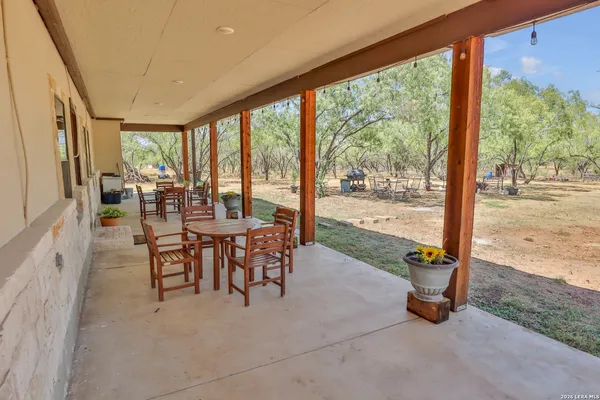 $465,000 | 440 County Road 2645, Moore, TX 78057