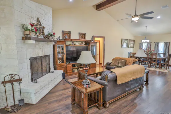 $465,000 | 440 County Road 2645, Moore, TX 78057