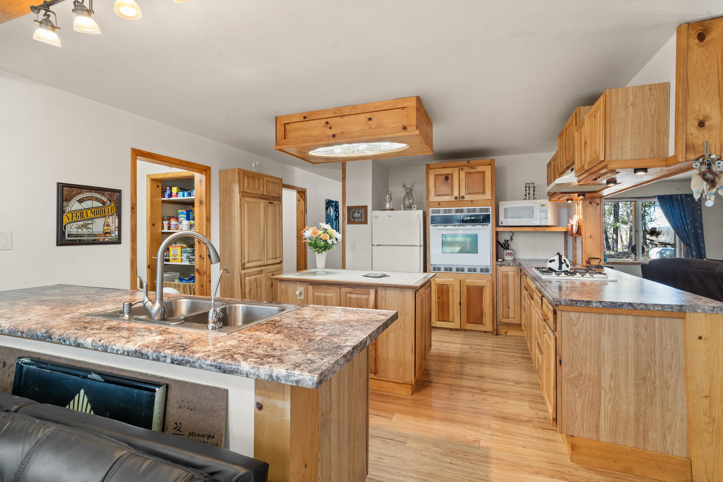 27 Blackpine Way Bly, OR 97622 - Photo 9 of 35 Kitchen