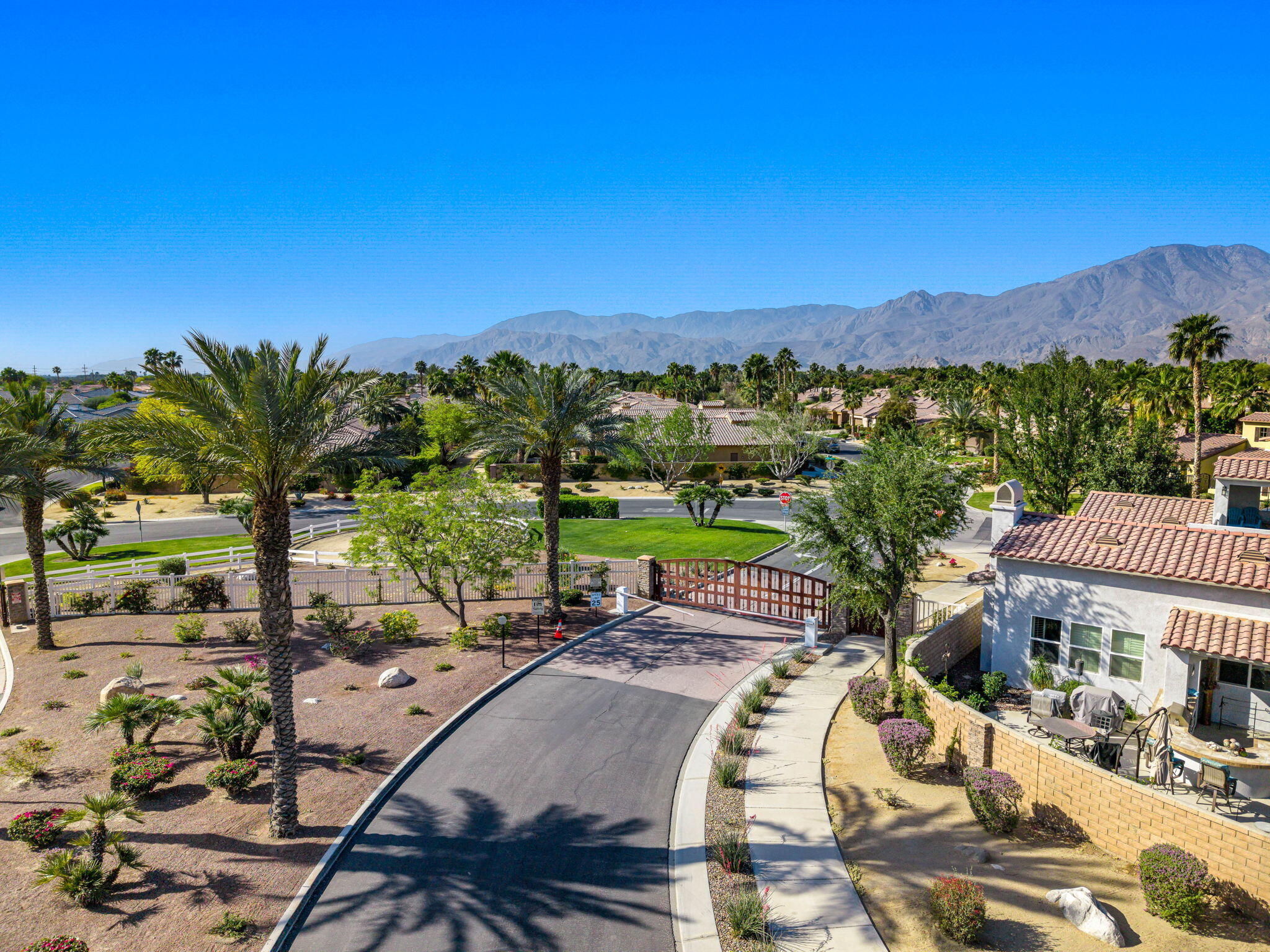 52455 Whispering Way La Quinta, CA 92253 - Photo 4 of 18 a view of a chairs and table in patio