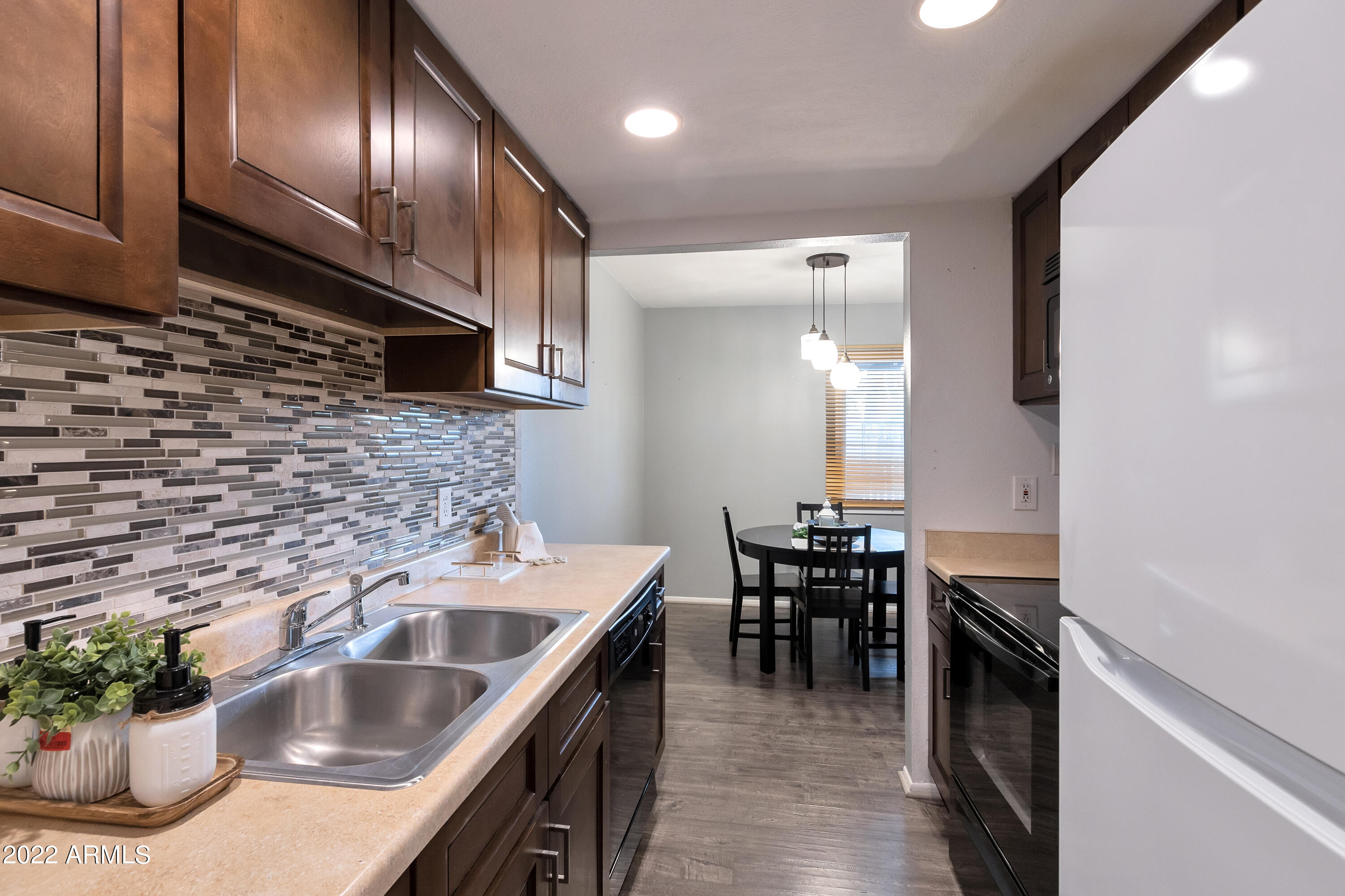 600 South Dobson Road, Unit 100 Mesa, AZ 85202 - Photo 6 of 18 Kitchen