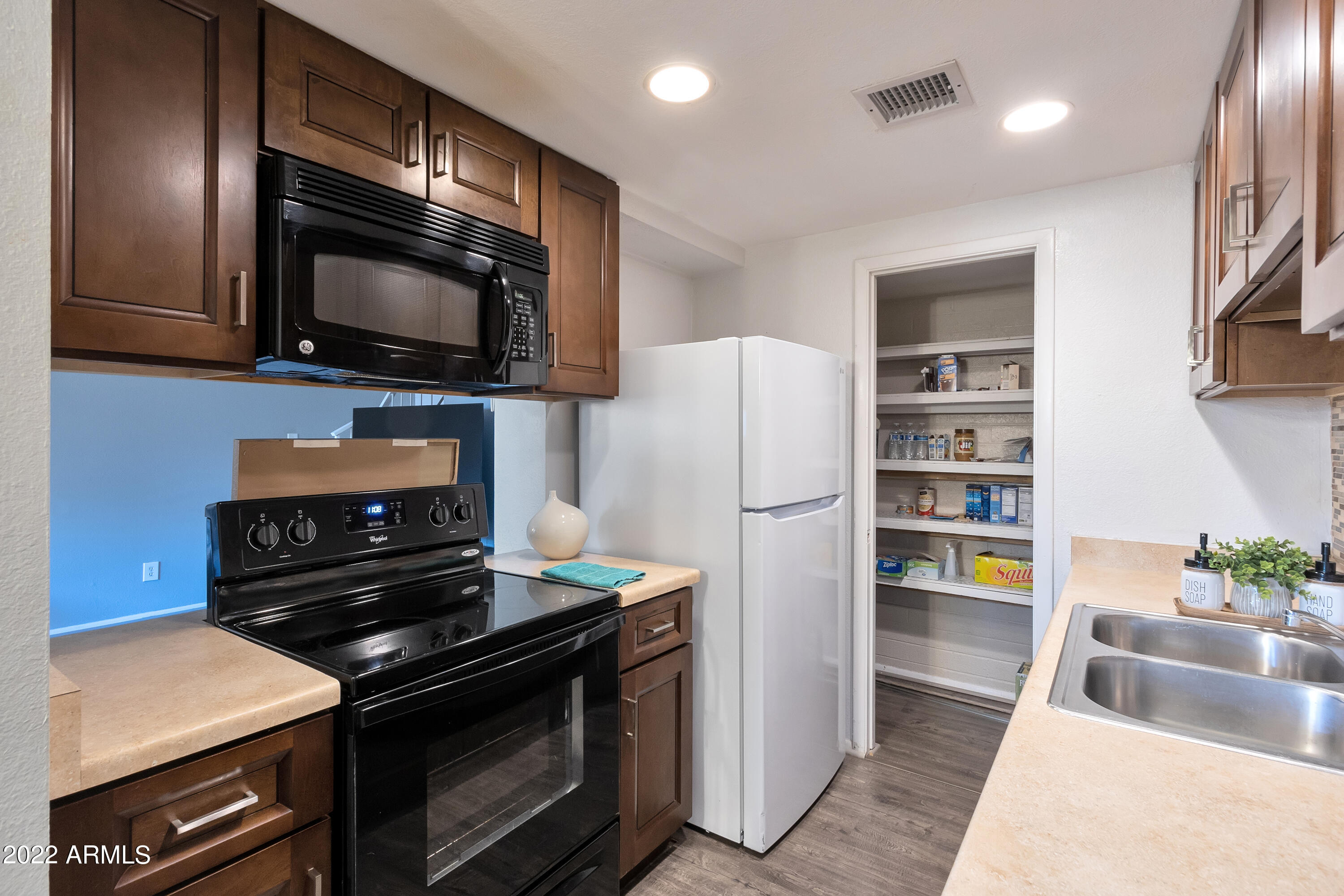 600 South Dobson Road, Unit 100 Mesa, AZ 85202 - Photo 7 of 18 Kitchen